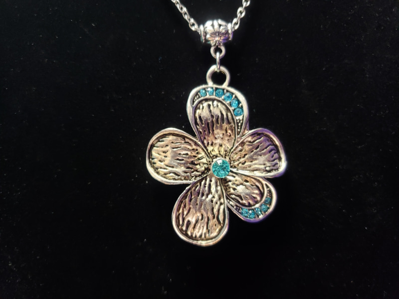 Rhinestone Flower Necklace